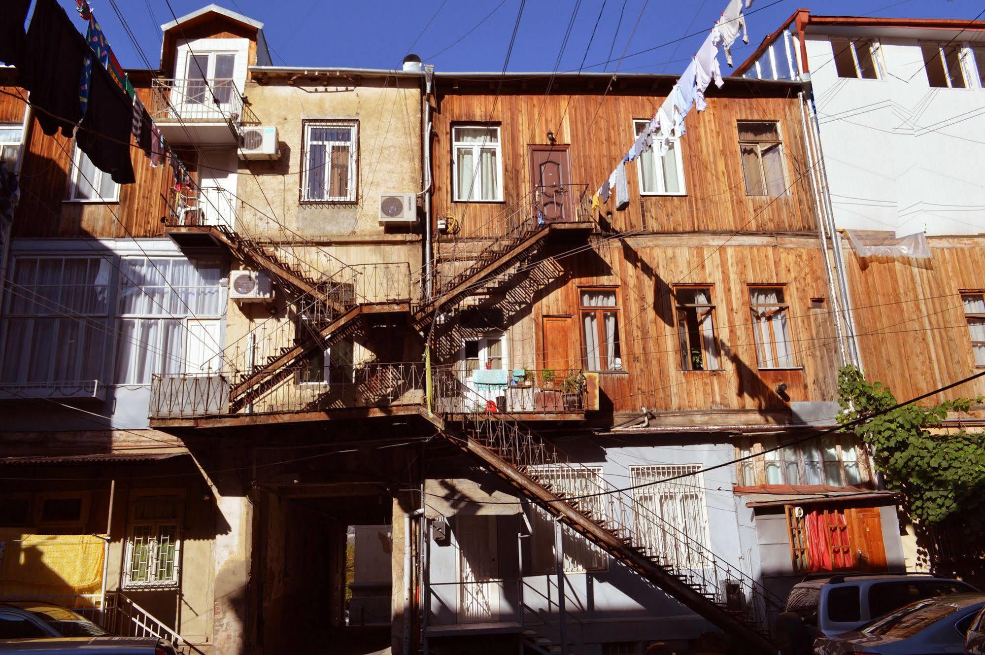 Patio Hostel Tiflis Exterior foto