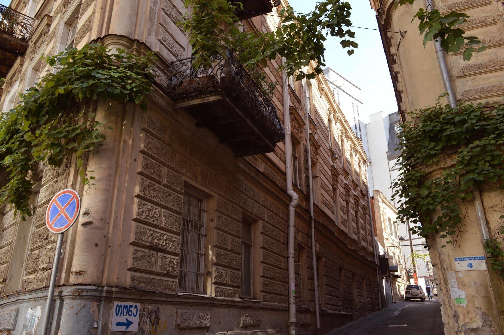 Patio Hostel Tiflis Exterior foto